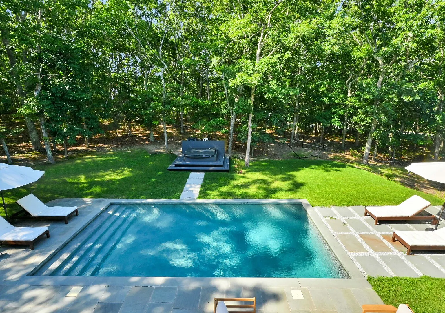 Designer Gut Renovated Farmhouse on over 1 Acre, private pool — Photo 3