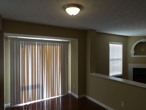5th image of 329 Evergreen Cir