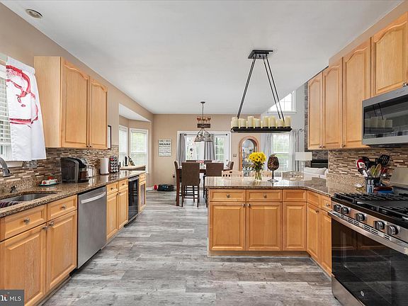 4th image of 324 Hogan Dr