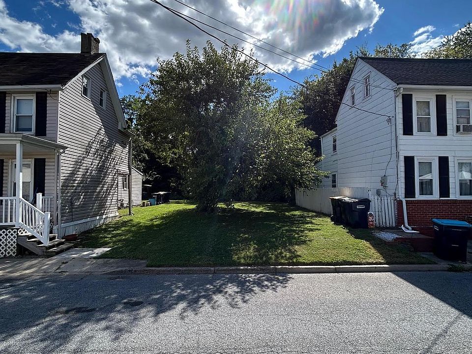 2nd image of 121 N East St