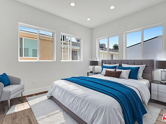 4th image of 11611 Burbank Blvd #1161111615-1/2