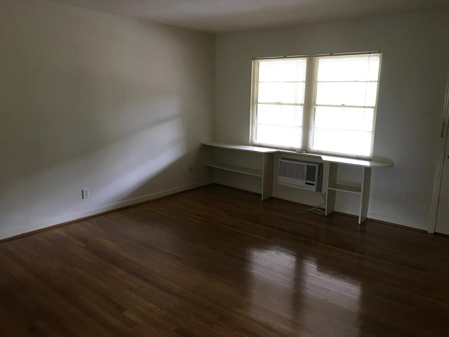 Studio, $700 — Photo 4
