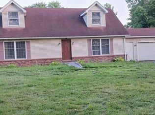 26991 King Rd, Brownstown, MI 48174