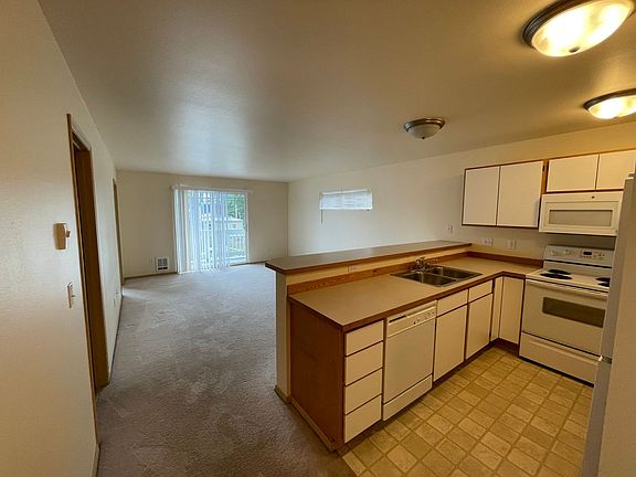 4th image of 3017 W Marine View Dr APT C