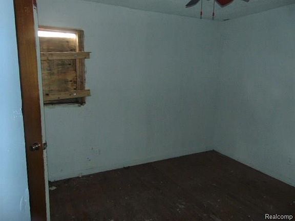 4th image of 18635 Joseph Campau St