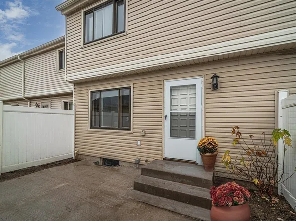 7672 Hampshire Ave N, Brooklyn Park, MN 55428