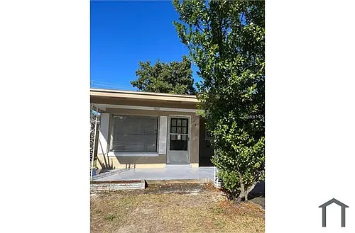 147 Avenue E SW Photo 1
