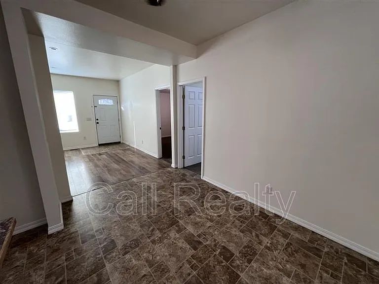 11122 E Valleyway Ave — Photo 6
