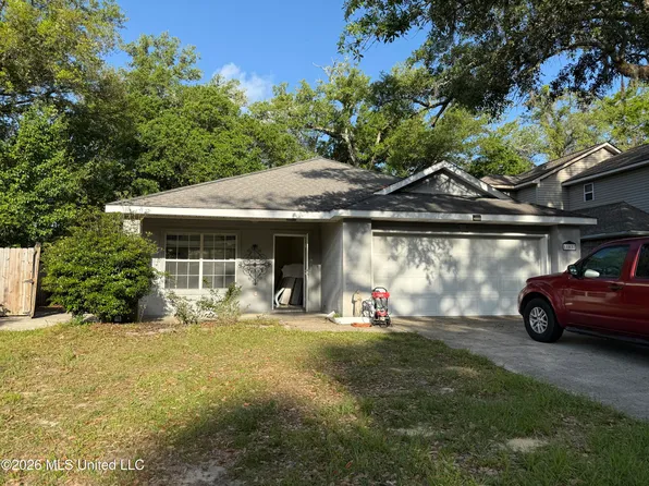 11027 Oakcrest Dr, Diberville, MS 39540