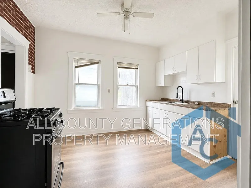 2 bed, 1.0 bath, $825 — Photo 2