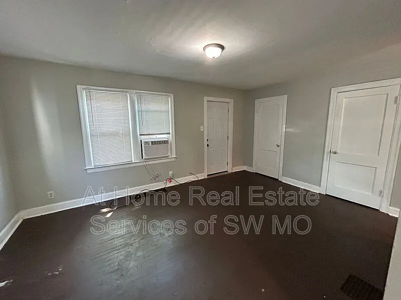Building Photo - 217 W Grand St #6