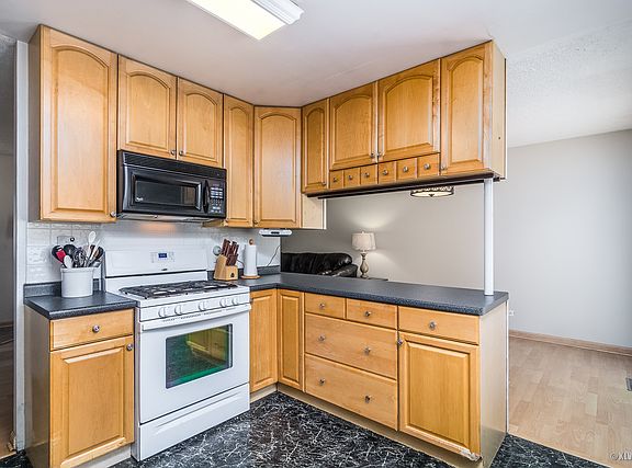 4th image of 36556 N Edgewood Dr