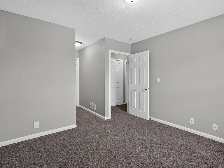 Shelbyville Place — Photo 8