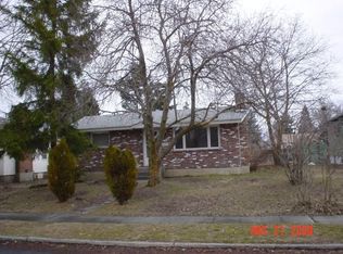 2432 E Thornton Ave, Des Moines, IA 50320