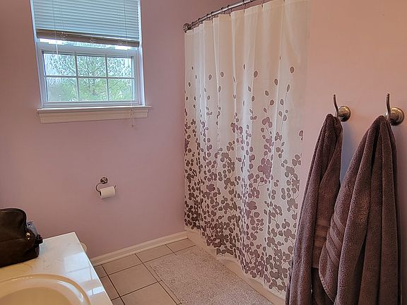 2nd image of 3422 Meadowhill Dr