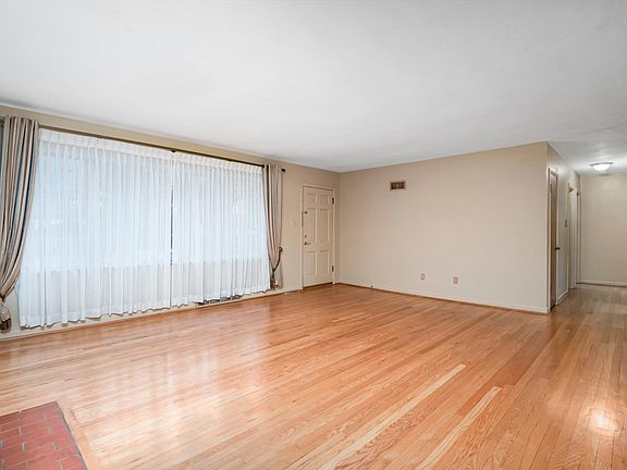 4th image of 8883 Watson Woods Ct