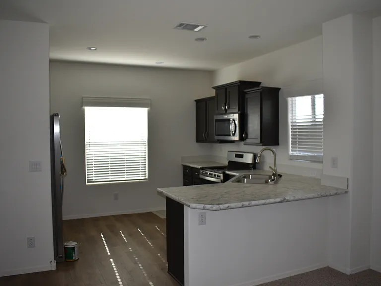 540 W Limberlost Dr — Photo 6
