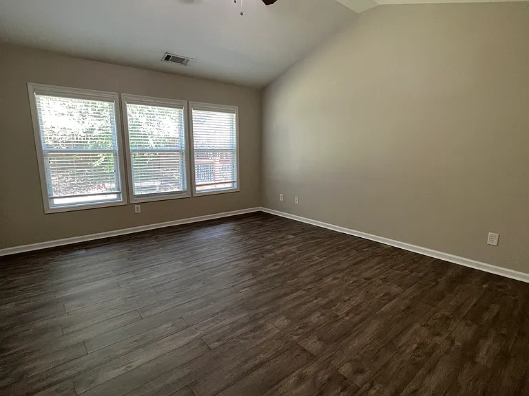 2541 Southhaven Ln — Photo 9