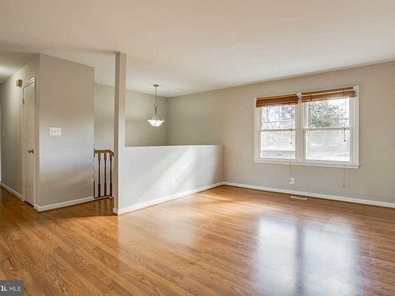 4th image of 130 Debra Dr