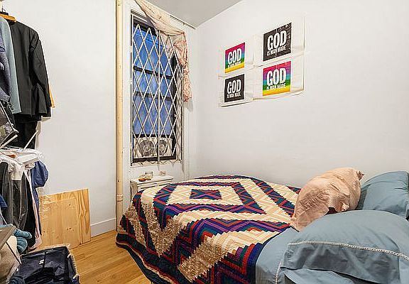 4th image of 555 Gates Ave APT A