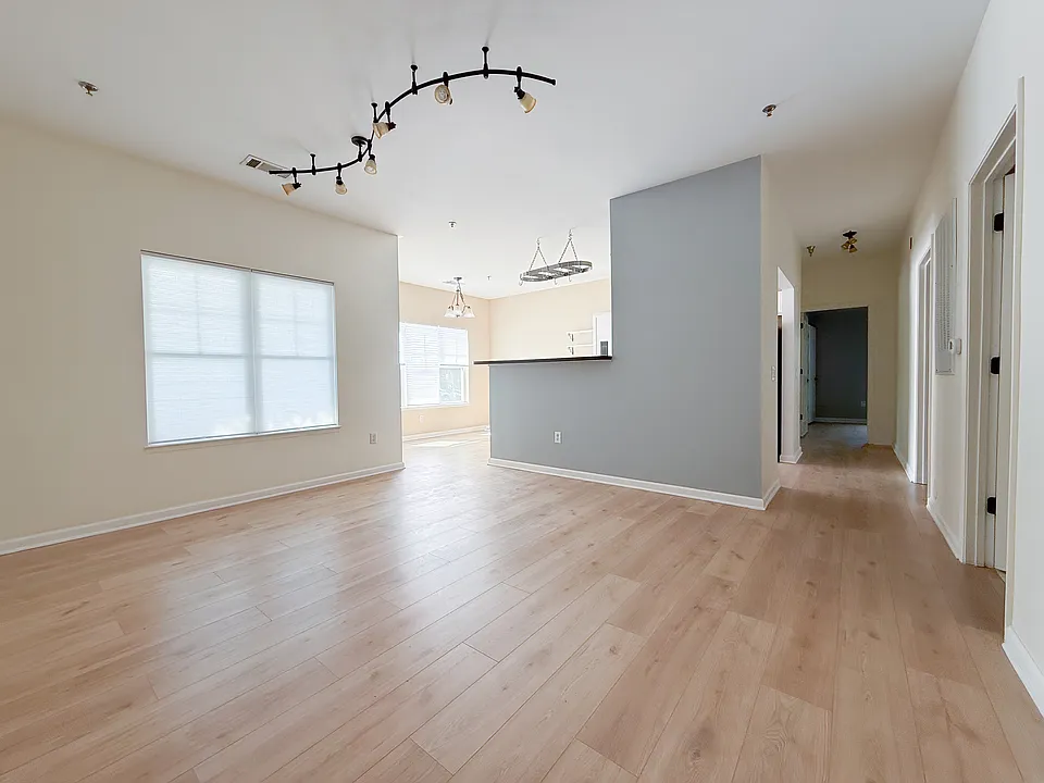 64 Clingman Ave #105