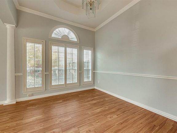 5th image of 1704 Lake Breeze Dr