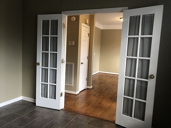 3rd image of 210 Wisteria Dr