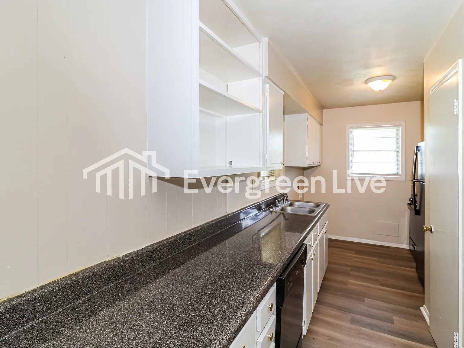 3 bed, 2.0 bath, 1064 sqft, $1,095 — Photo 3