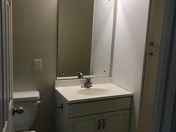 4th image of 517 Josephine St #B