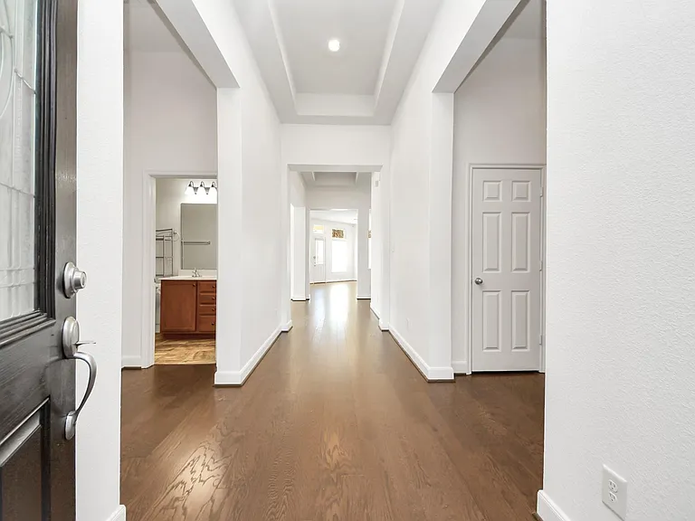 1947 Parnevik Pl — Photo 15