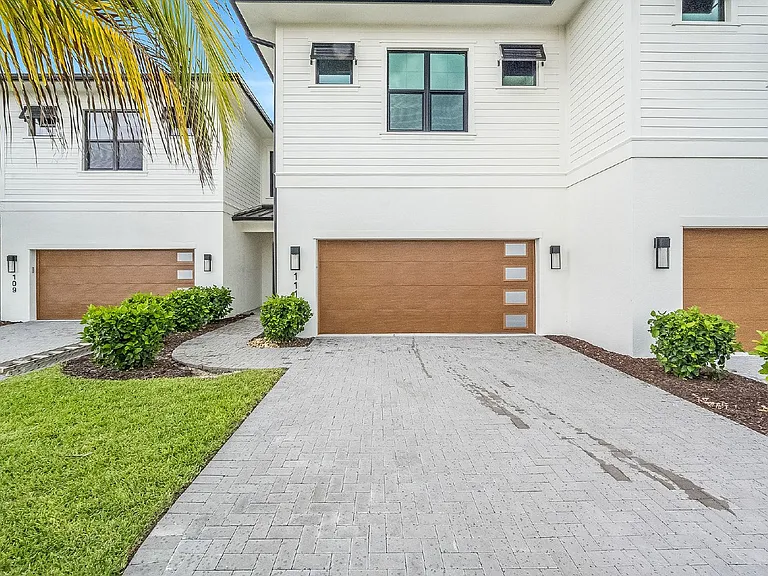 111 Watson Dr — Photo 1