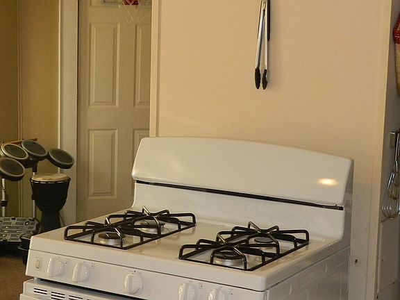 4th image of 17 Crandall St