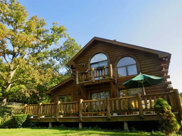 12 Winterwood Ln, Galena, IL 61036