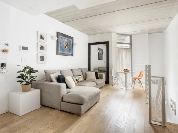 192 Spencer Street 1E image 1 of 13