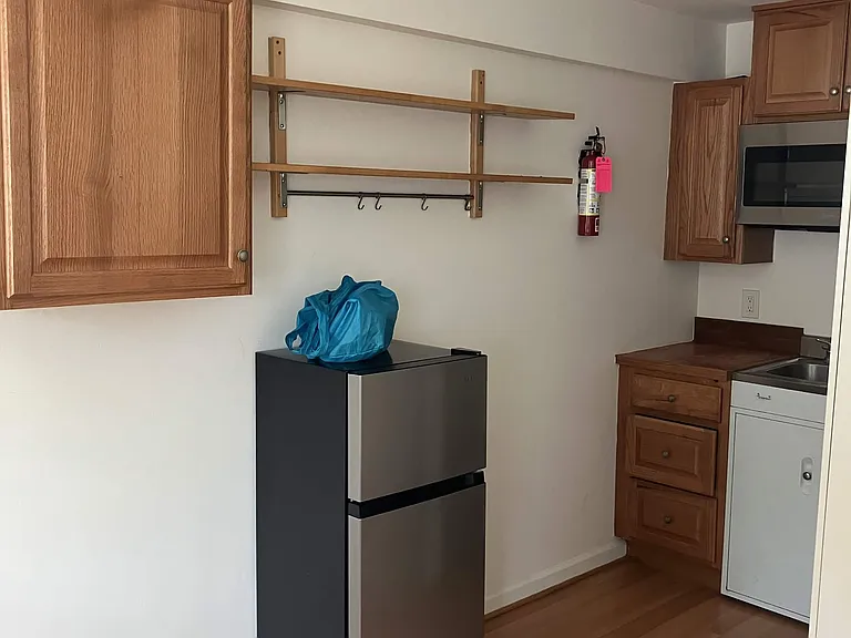 1807 Biltmore St NW #1A — Photo 2