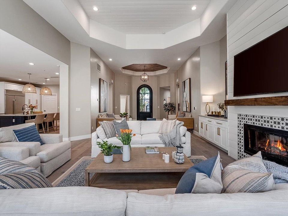 Fully renovated in 2022 with all brand new very high-end but extremely comfortable furniture, mostly from RH, then Arhaus and Bungalow Home, with some William Sonoma Home and Bassett Furniture.