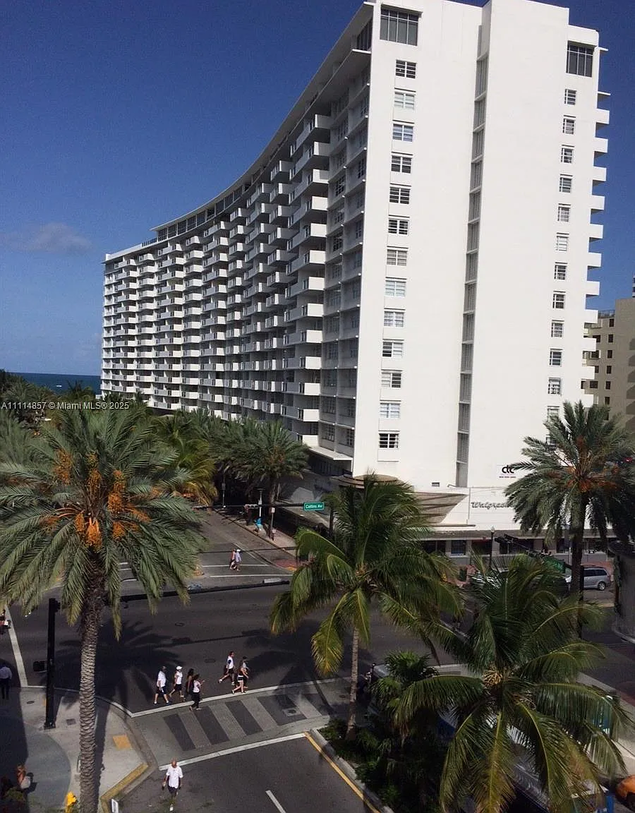 The Decoplage Condo — Photo 1