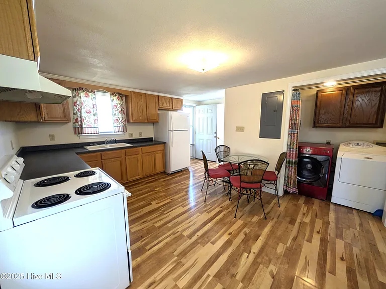 710 Beech St — Photo 4