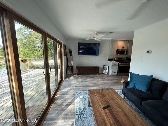 3rd image of 353 Lake Harbor Rd