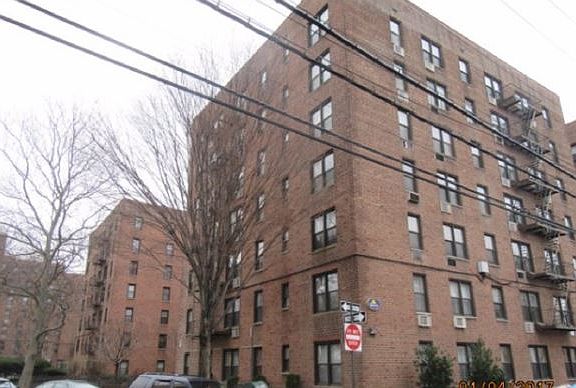 3rd image of 814B Tilden St Unit 4B