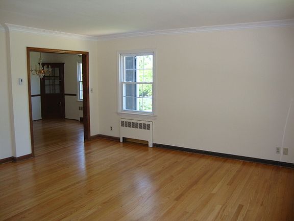 3rd image of 1607 Hanover St