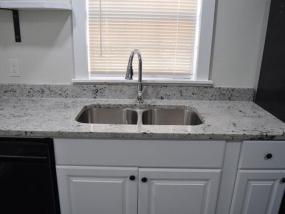 5th image of 205 University Ave