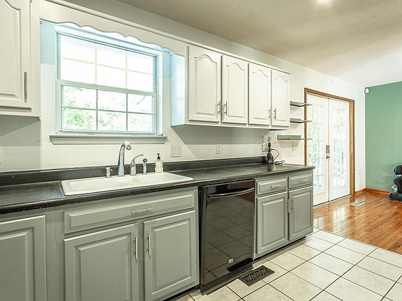 3rd image of 6135 Blue Ash Dr