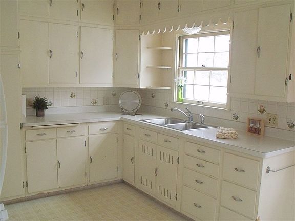 Perfect period kitchen.