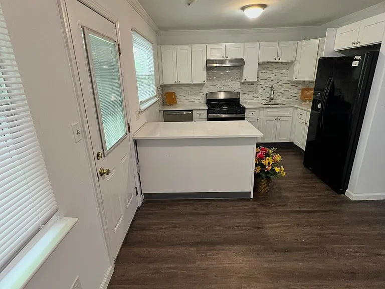 4 Bittersweet Rd — Photo 3