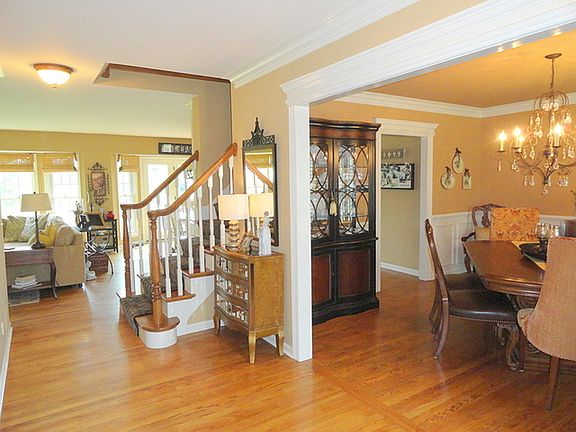 3rd image of 1217 Thoroughbred Cir