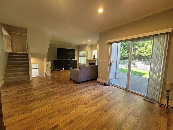 3rd image of 2951 Panorama Dr #5