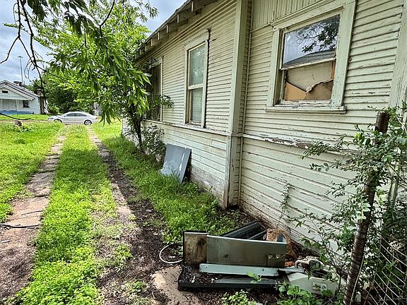 5th image of 1610 Lucile Ave