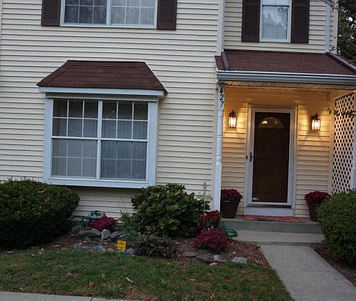 2nd image of 427 Rose Ct #1000