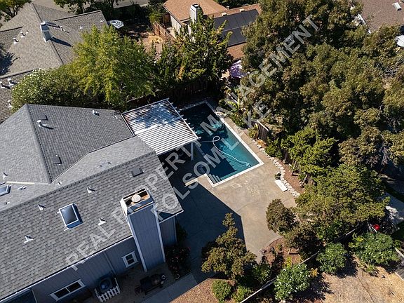 3rd image of 125 Bittercreek Dr